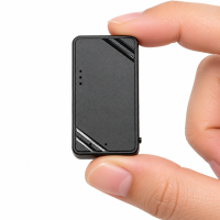 MINIATUROWY DOKŁADNY TRACKER NADAJNIK LOKALIZATOR GPS 4G GSM DO DOKŁADNEGO ŚLEDZENIA AUTA I MIENIA